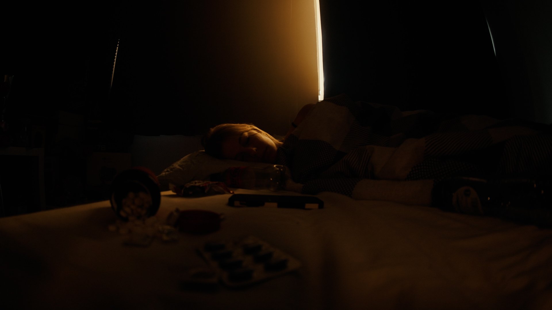 STRAINED_SMILES_V1.00_00_04_21.Still001